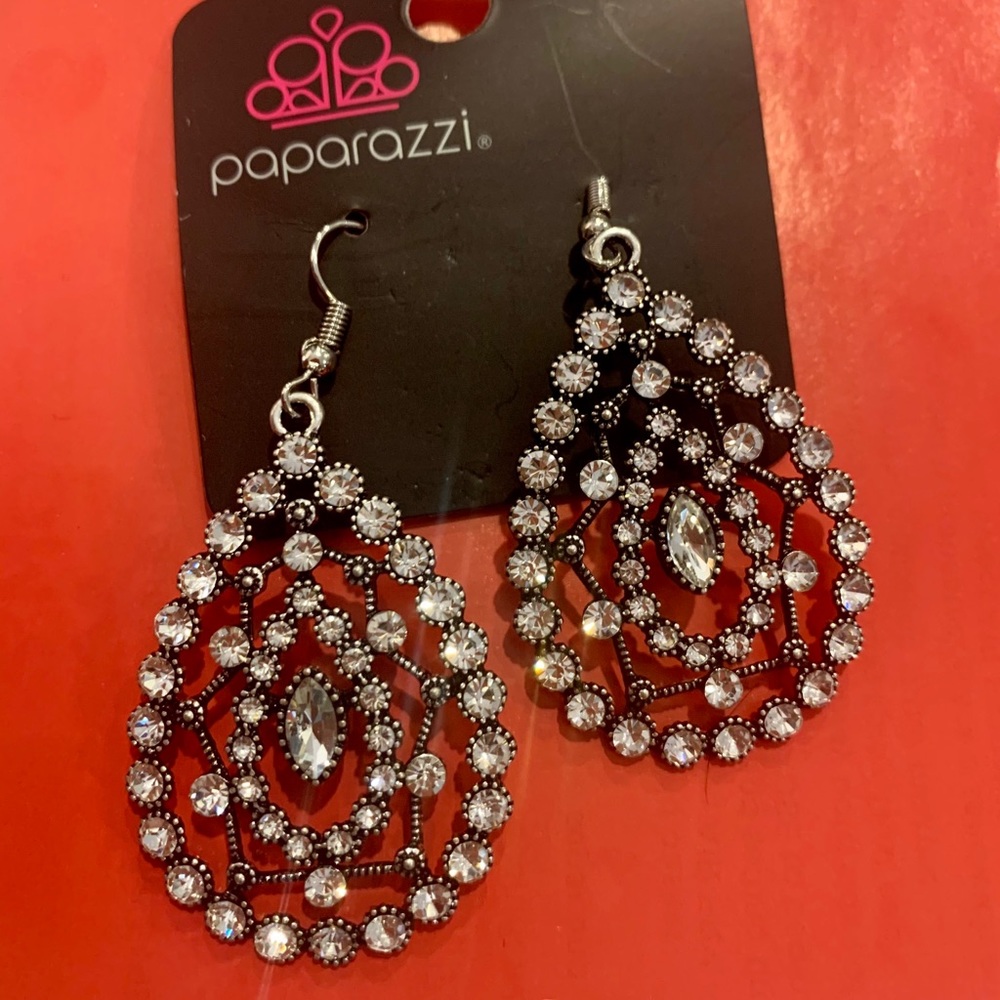 NWT Paparazzi Galaxy Glow Earrings